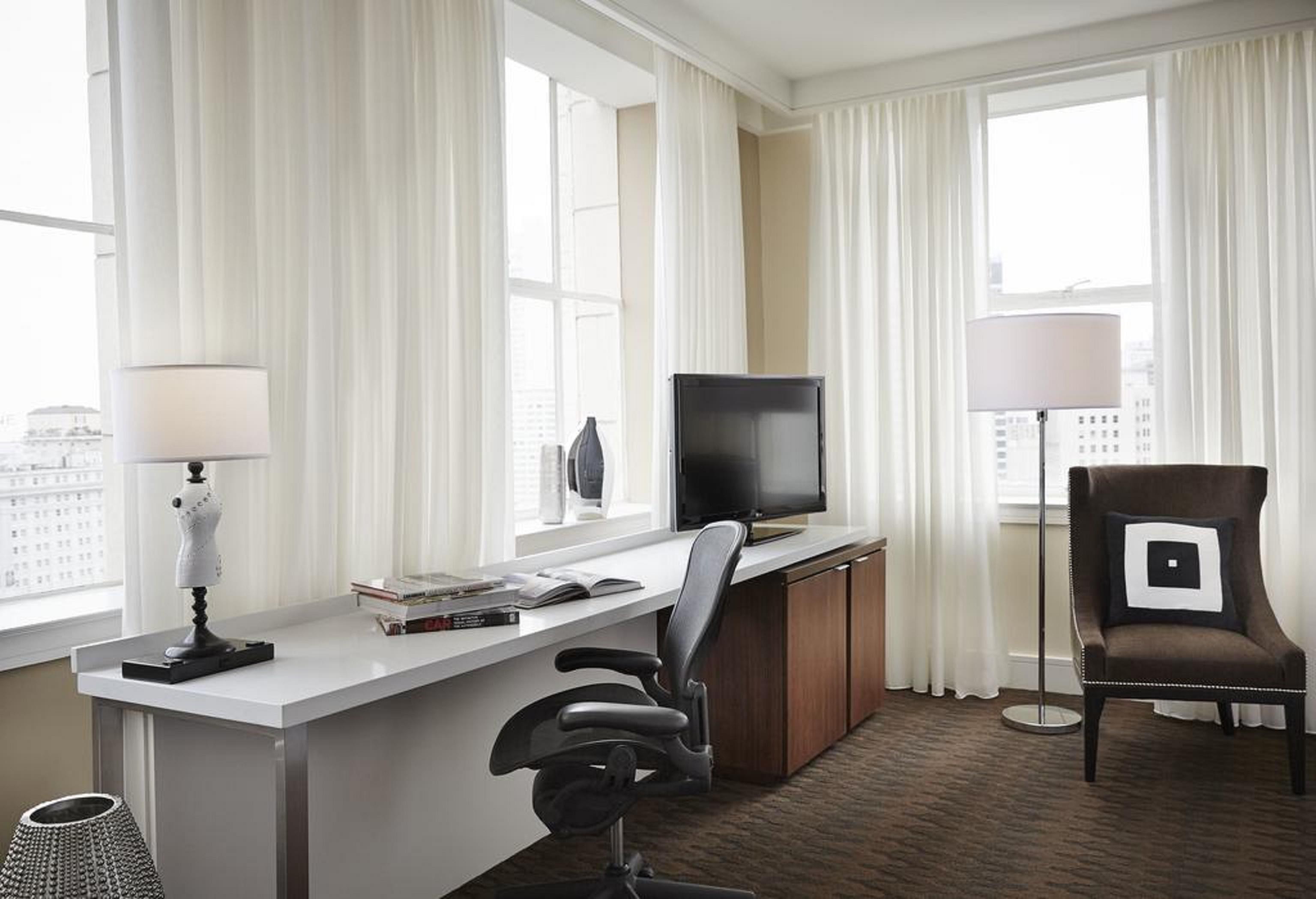 Renaissance New Orleans Pere Marquette French Quarter Area Hotel Екстериор снимка