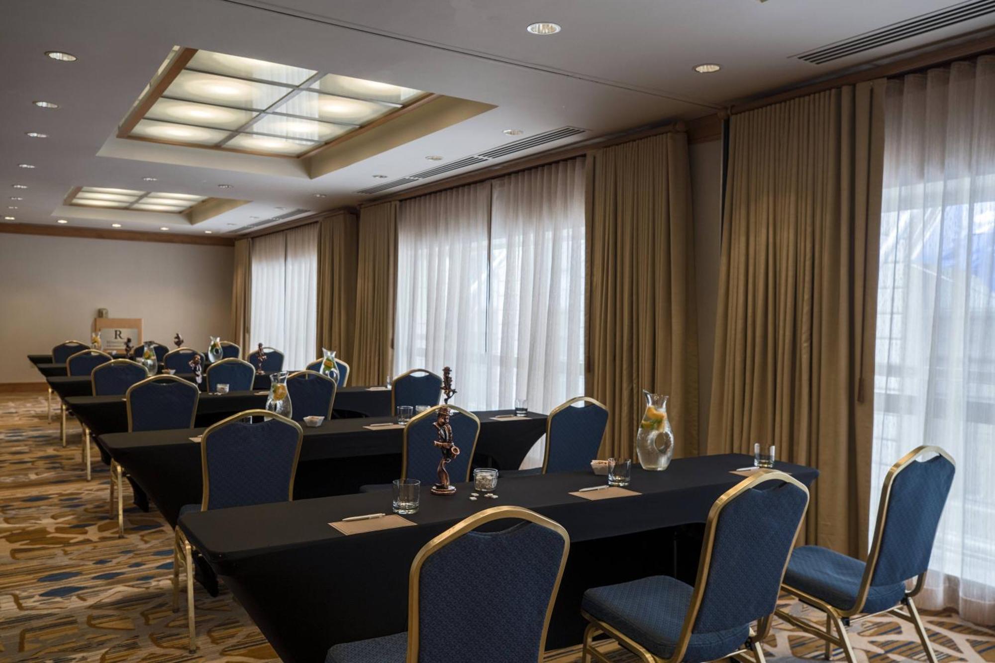 Renaissance New Orleans Pere Marquette French Quarter Area Hotel Екстериор снимка
