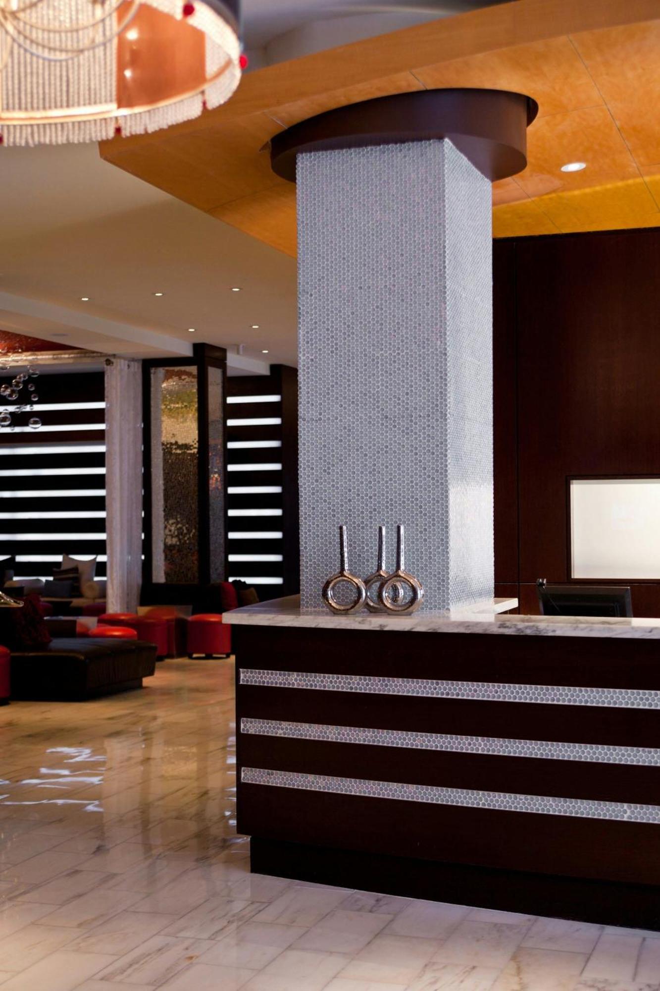 Renaissance New Orleans Pere Marquette French Quarter Area Hotel Екстериор снимка