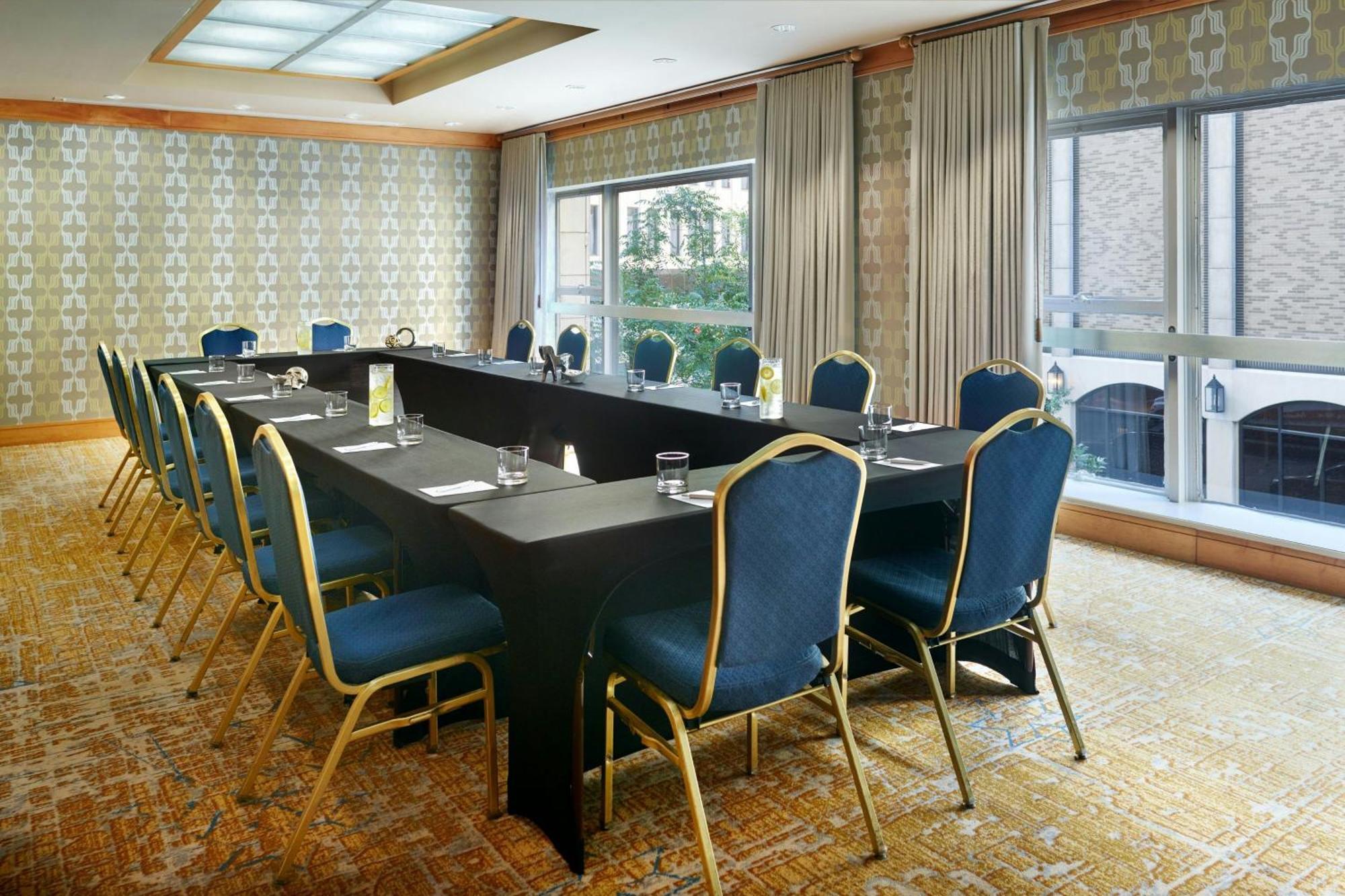 Renaissance New Orleans Pere Marquette French Quarter Area Hotel Екстериор снимка